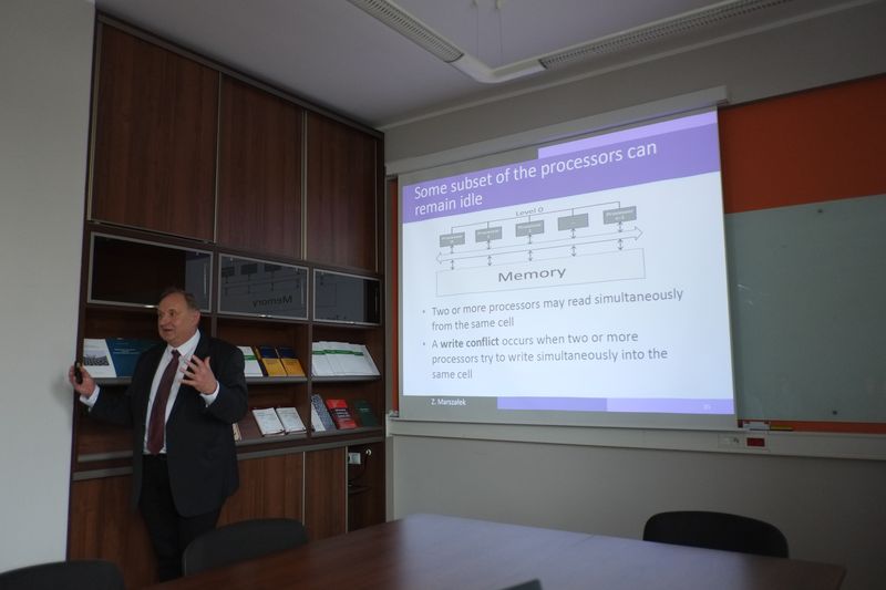 Zbigniew Marszałem - Zrównoleglanie procesu sortowania przez scalanie dladużych zbiorów danych Zbigniew Marszałem - Zrównoleglanie procesu sortowania przez scalanie dladużych zbiorów danych