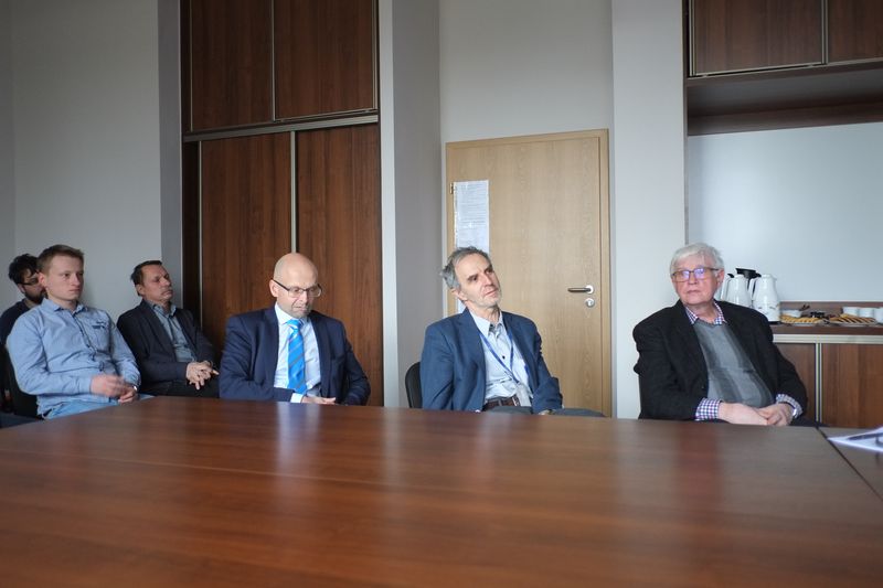 Zbigniew Marszałem - Zrównoleglanie procesu sortowania przez scalanie dladużych zbiorów danych Zbigniew Marszałem - Zrównoleglanie procesu sortowania przez scalanie dladużych zbiorów danych